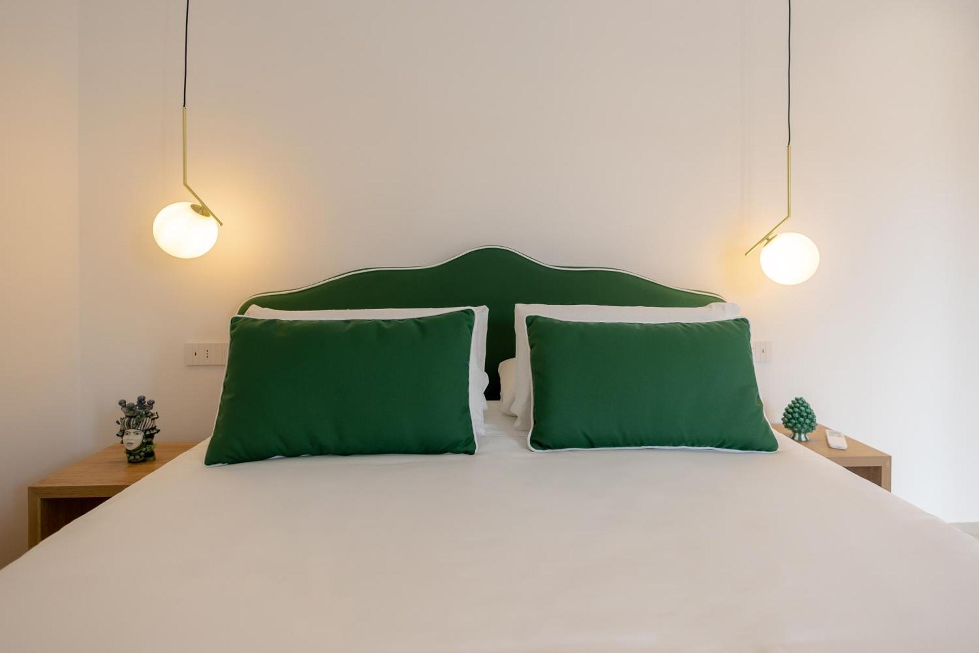 Vittoria Rooms Sorrento Bagian luar foto